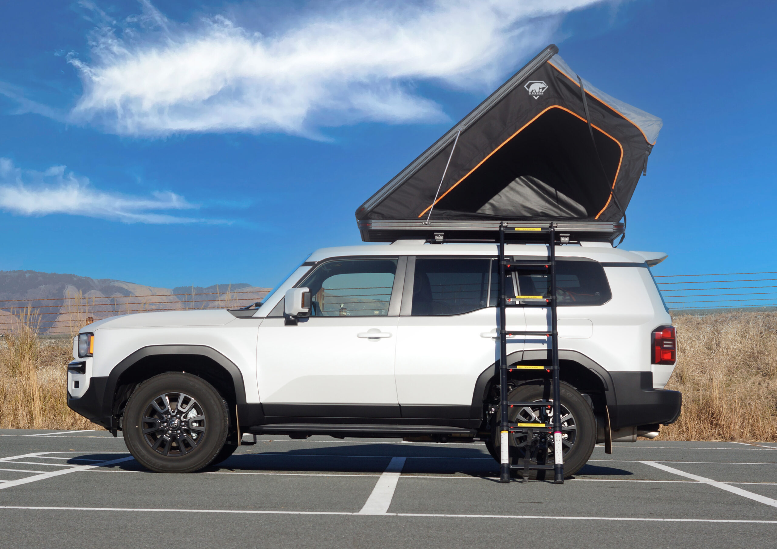 ROOF TENT – BLACK BEAR ROOF TENT – BLACK BEAR