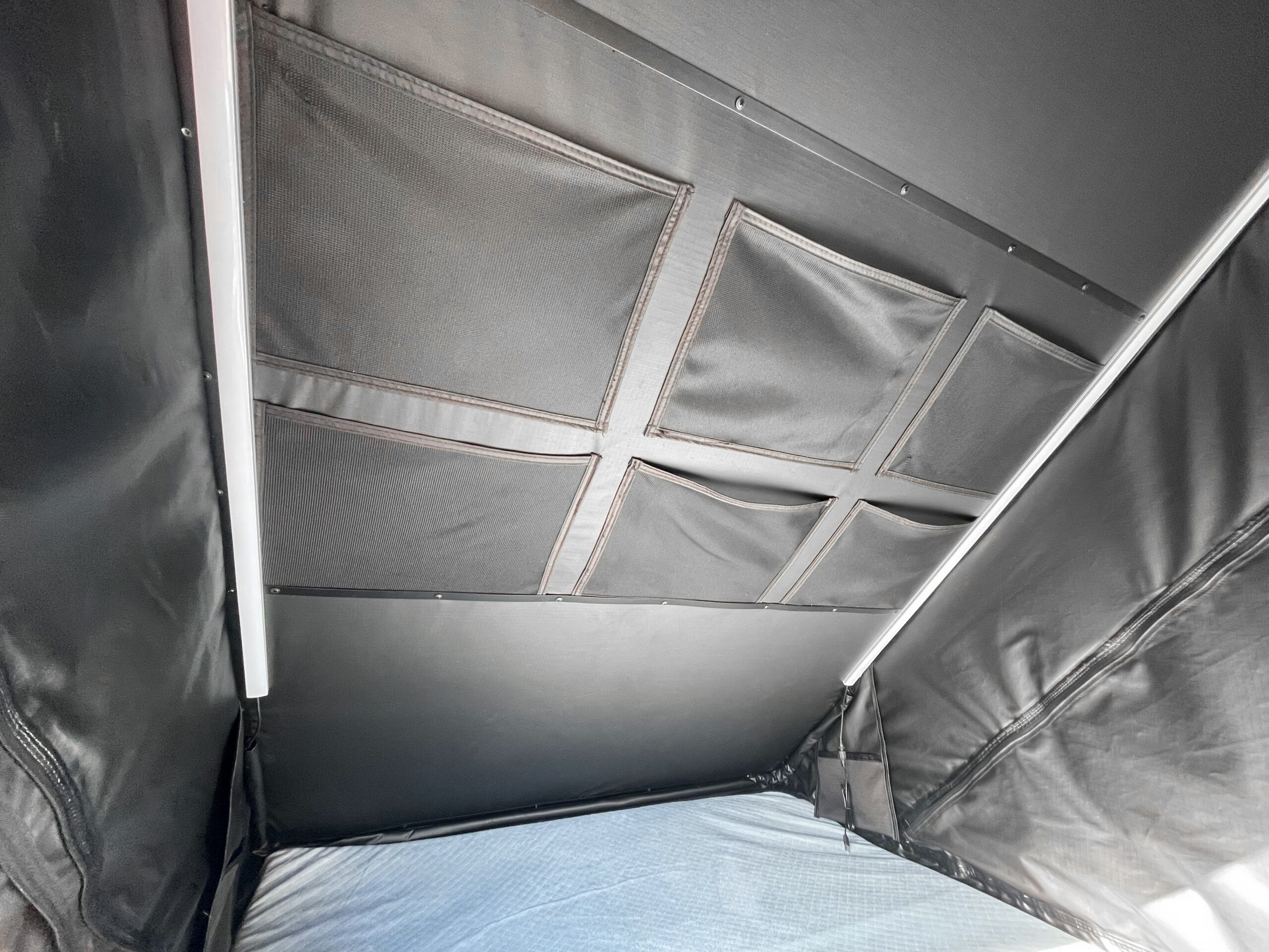 ROOF TENT – BLACK BEAR