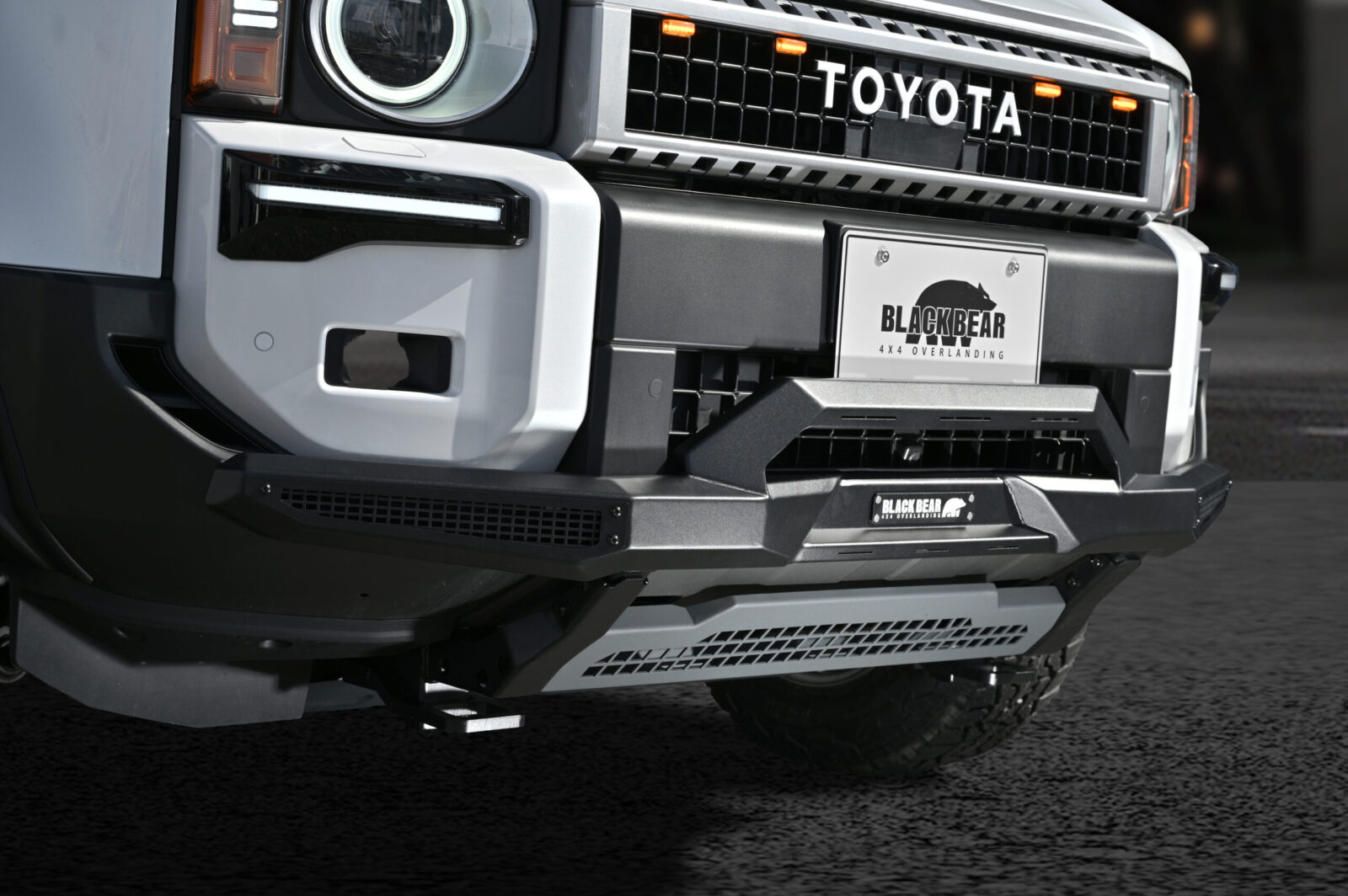 BP006] フロントバンパー – LANDCRUISER LC250 – BLACK BEAR